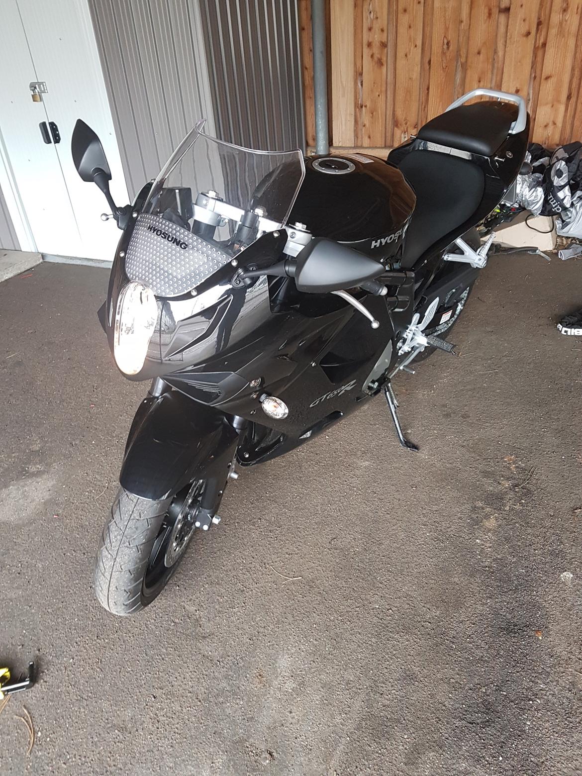 Hyosung GT650R billede 2