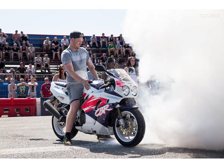 {{currentPhoto.altText}} billede {{currentPhoto.number}}