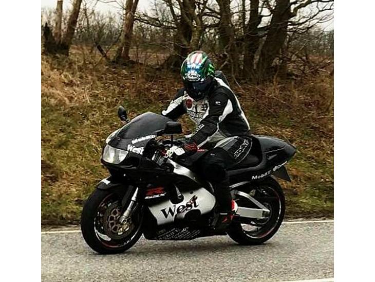 {{currentPhoto.altText}} billede {{currentPhoto.number}}