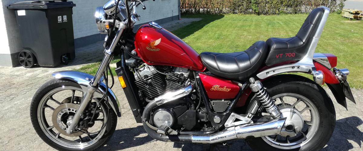 Honda VT 700 1984 lige fået den 30/417. har ti...