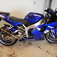 Yamaha R1