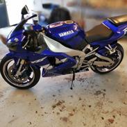 Yamaha R1