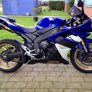 Yamaha YZF R1