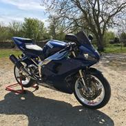 Yamaha R1