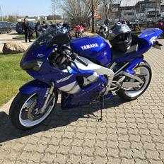 Yamaha YZF R1