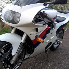 Suzuki gsxr 400r gk76a [SOLGT]