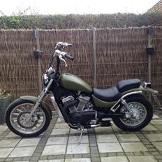 Suzuki Intruder VS 700