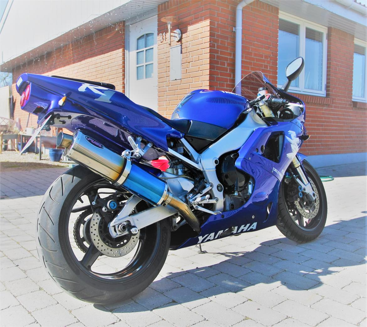 Yamaha R1 billede 8