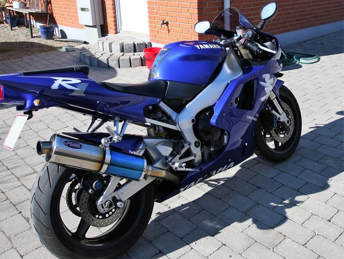 Yamaha R1 billede 4