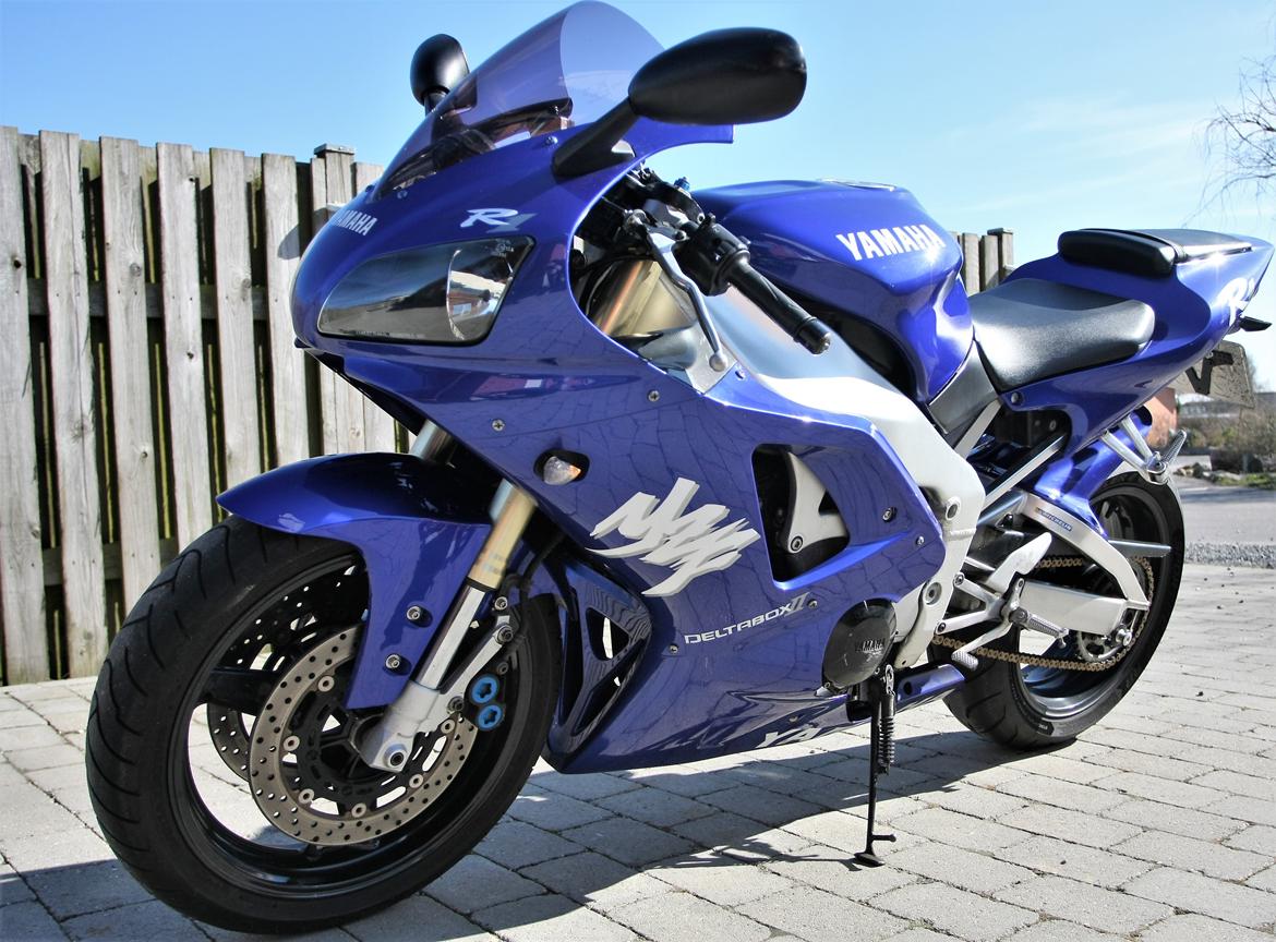 Yamaha R1 billede 1
