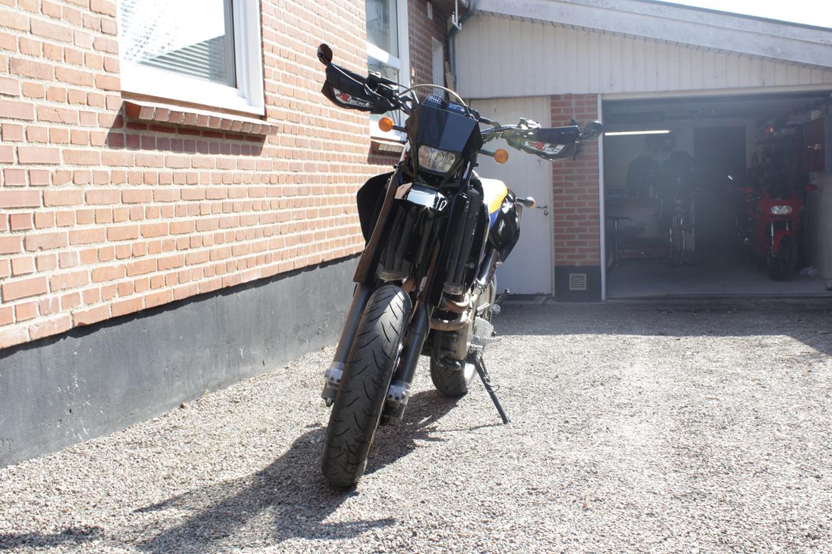 Husqvarna 610 SM-E - Efter mindre renovation-motor-maling og diverse dele billede 4