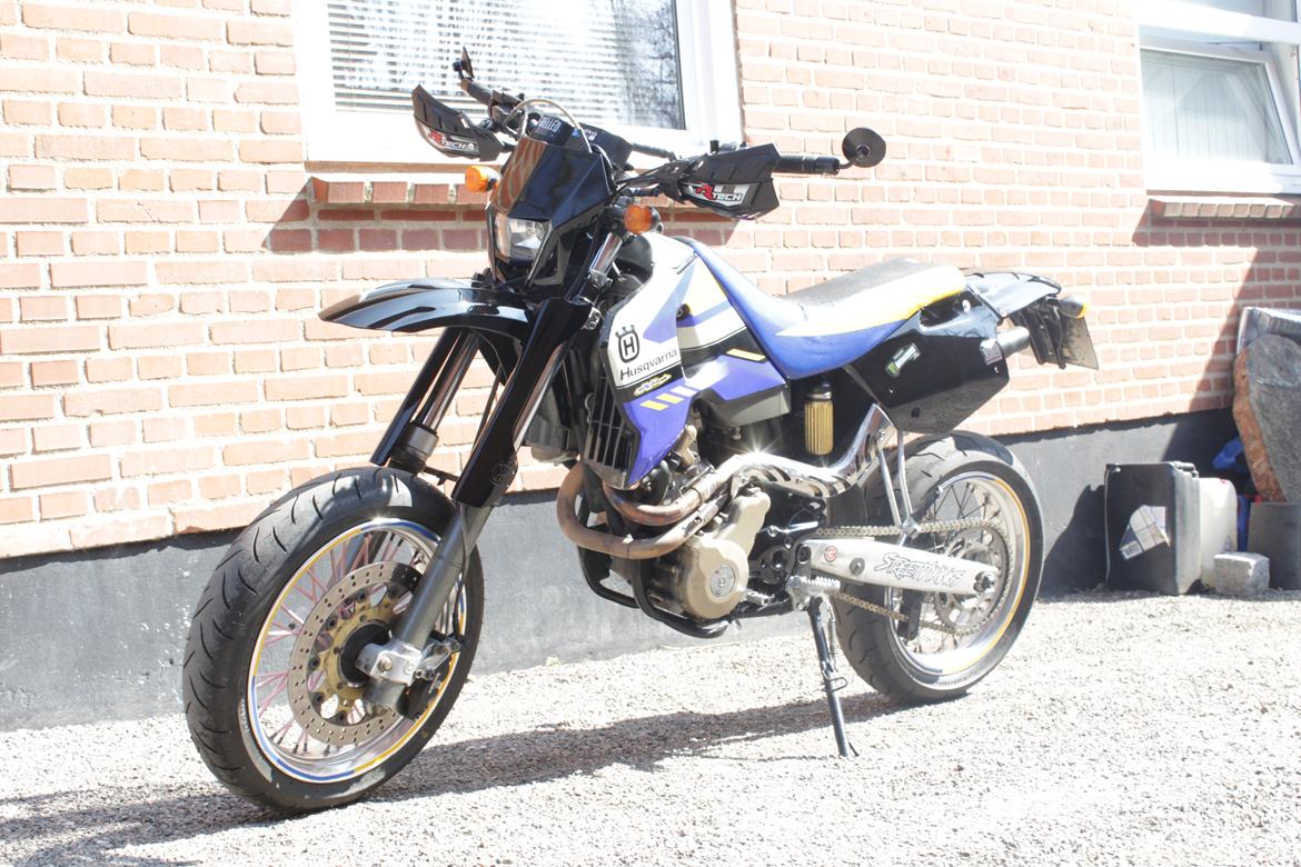 Husqvarna 610 SM-E - Efter mindre renovation-motor-maling og diverse dele  billede 1