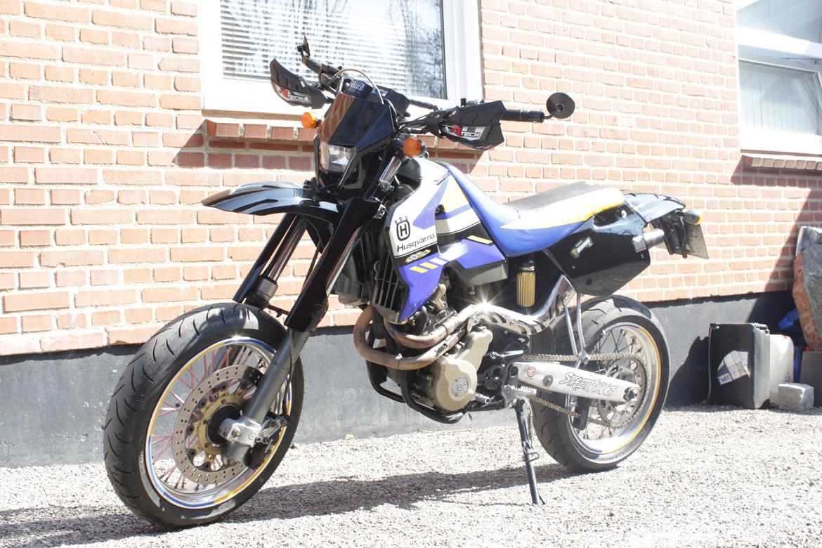 Husqvarna 610 SM-E - Efter mindre renovation-motor-maling og diverse dele billede 3