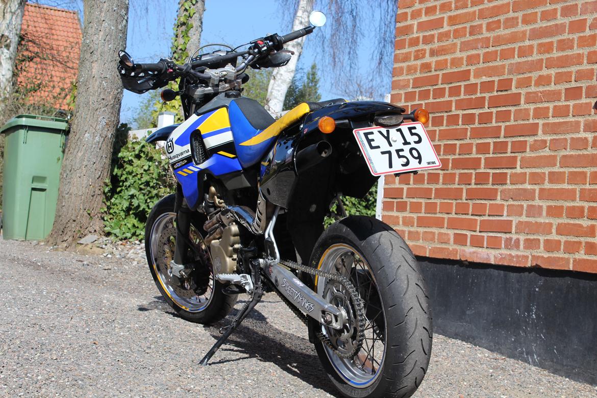 Husqvarna 610 SM-E - Efter mindre renovation-motor-maling og diverse dele billede 7