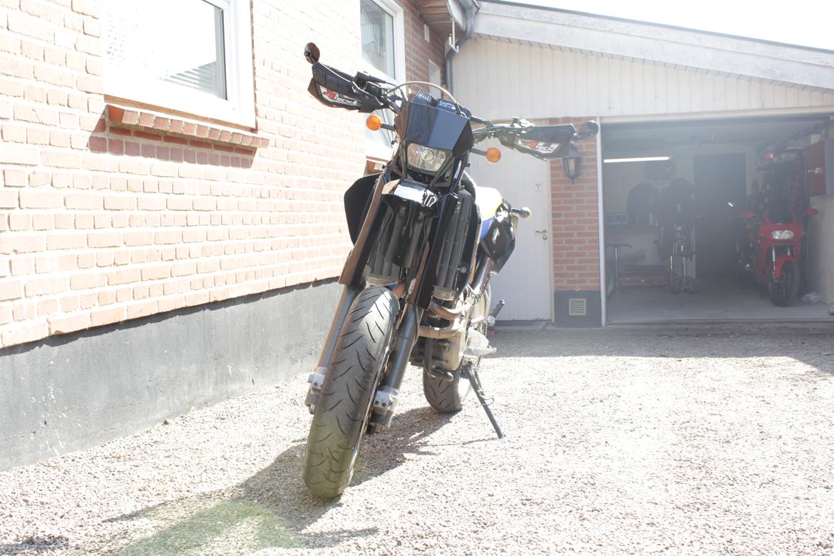 Husqvarna 610 SM-E - Efter mindre renovation-motor-maling og diverse dele billede 5