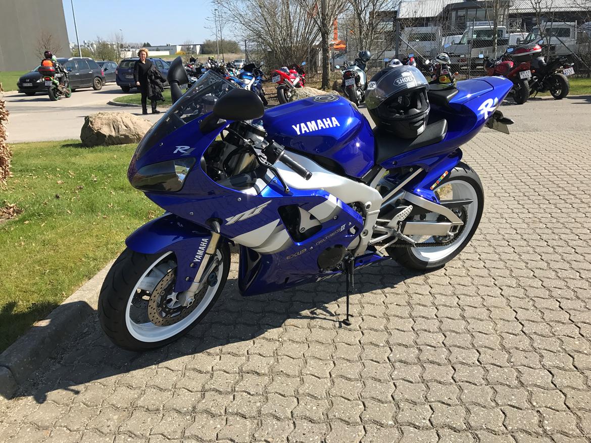 Yamaha YZF R1 billede 2