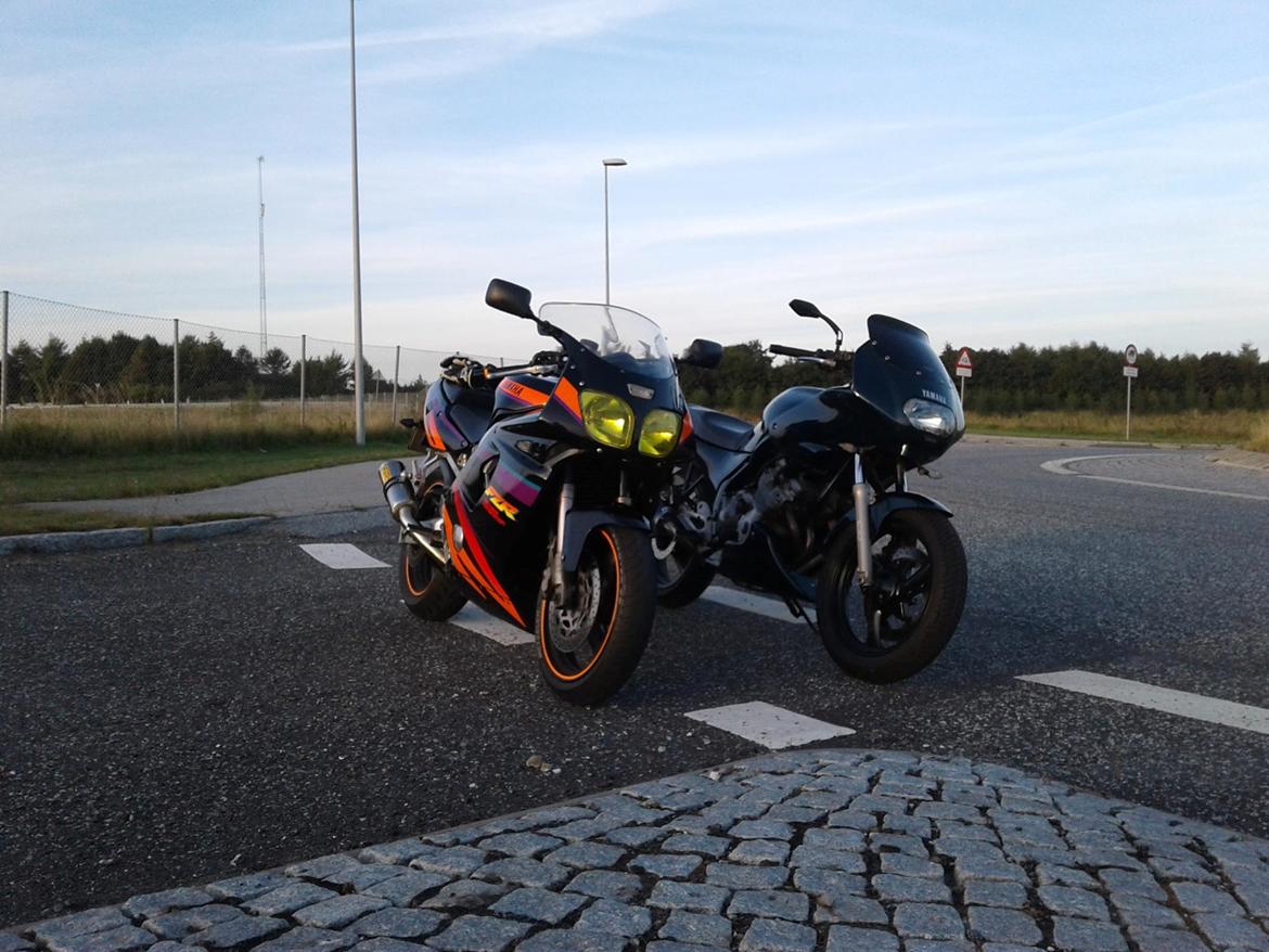 Yamaha FZR600R Genesis (Fizzer) billede 3