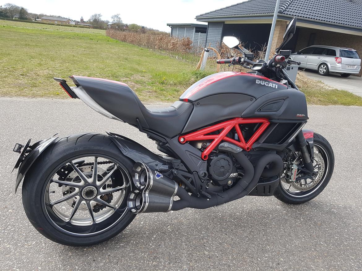 Ducati Diavel Carbon billede 1