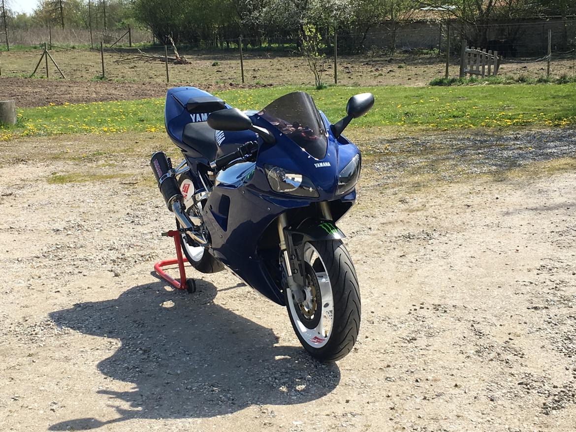 Yamaha R1 billede 10