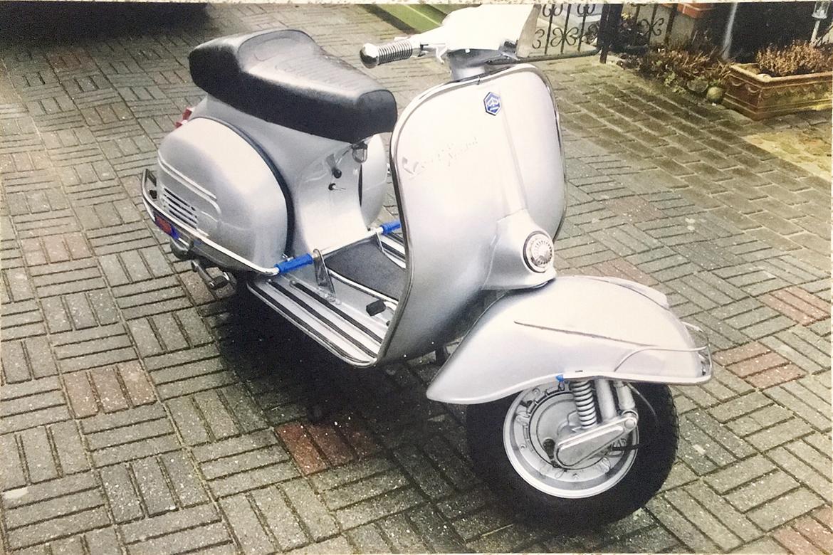 Vespa Sprint 150 - Billede jeg fik af den tidligere ejer fra da han købte den i 2007 billede 12