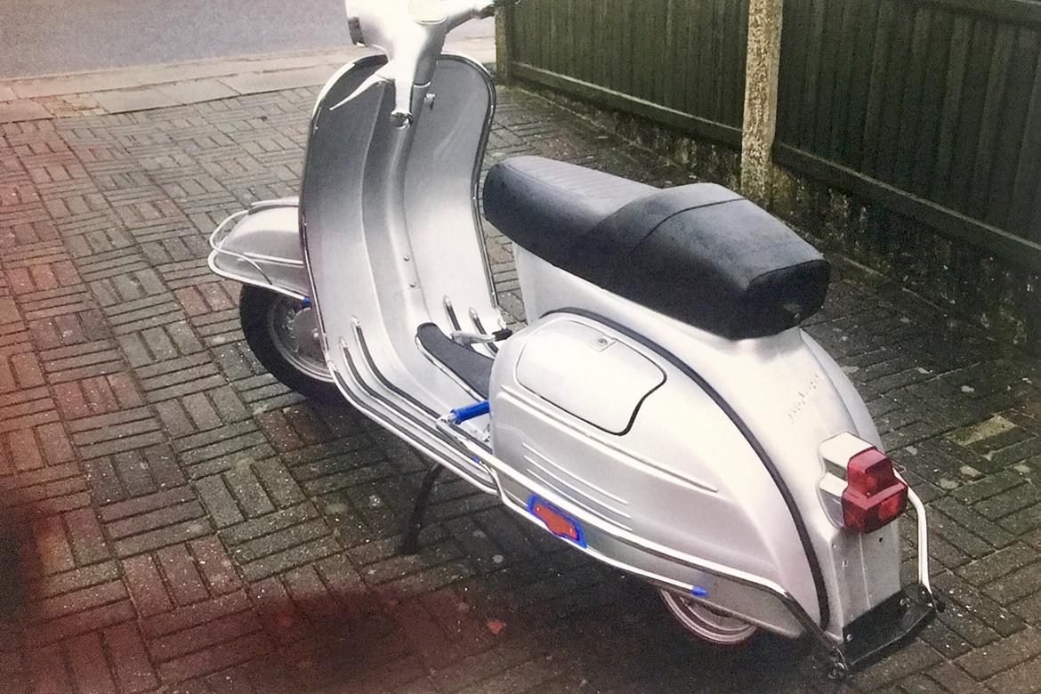 Vespa Sprint 150 - Billede jeg fik af den tidligere ejer fra da han købte den i 2007 billede 13