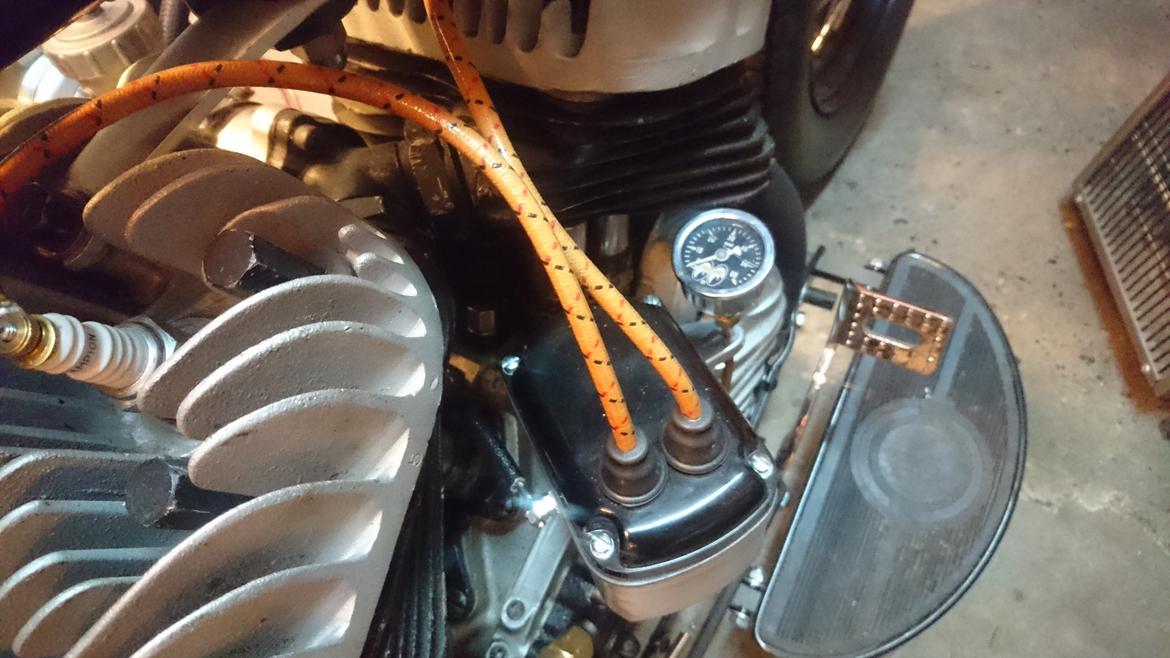 Harley Davidson WLA Bobber - Magnettænding og olietryksmåler. billede 9