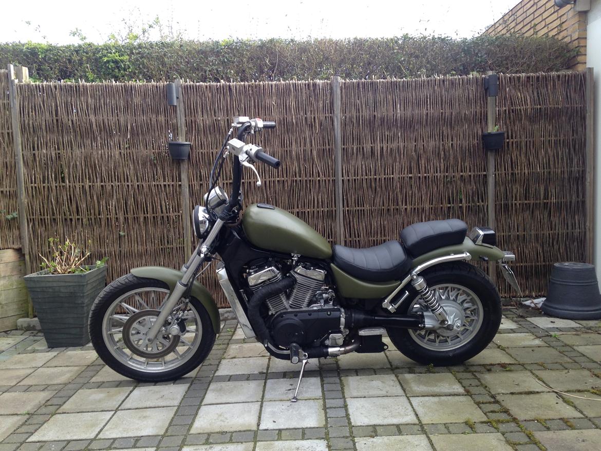 Suzuki Intruder VS 700 billede 2