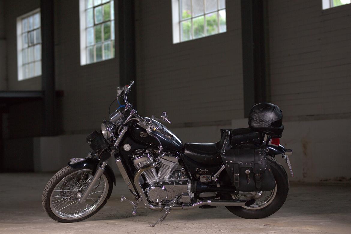 Suzuki Intruder VS800 billede 1