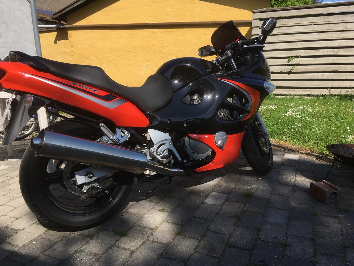 Suzuki GSX 750 F billede 2