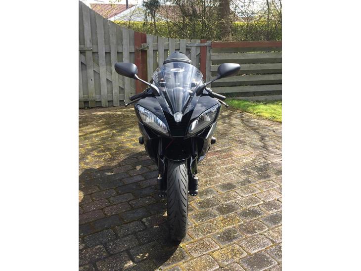 Yamaha R6 billede 1