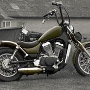 Suzuki Intruder VS 700