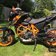 KTM 690 Duke R