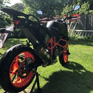 KTM 690 Duke R