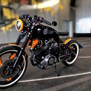 Yamaha XV 750 Bobber/Cafe Racer