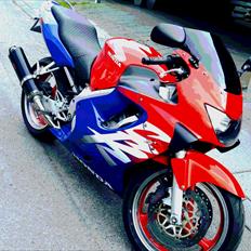 Honda CBR F4