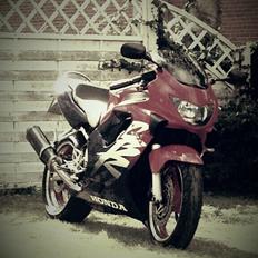 Honda CBR F4