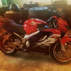 Honda CBR F4