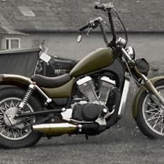 Suzuki Intruder VS 700