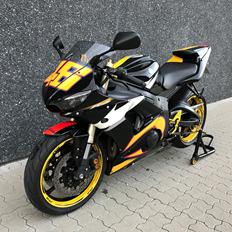 Yamaha YZF R6 "R46 V. Rossi"