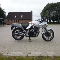 Suzuki katana 750
