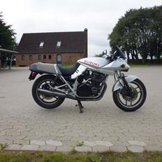 Suzuki katana 750 