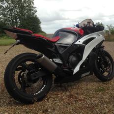 Yamaha FZR600