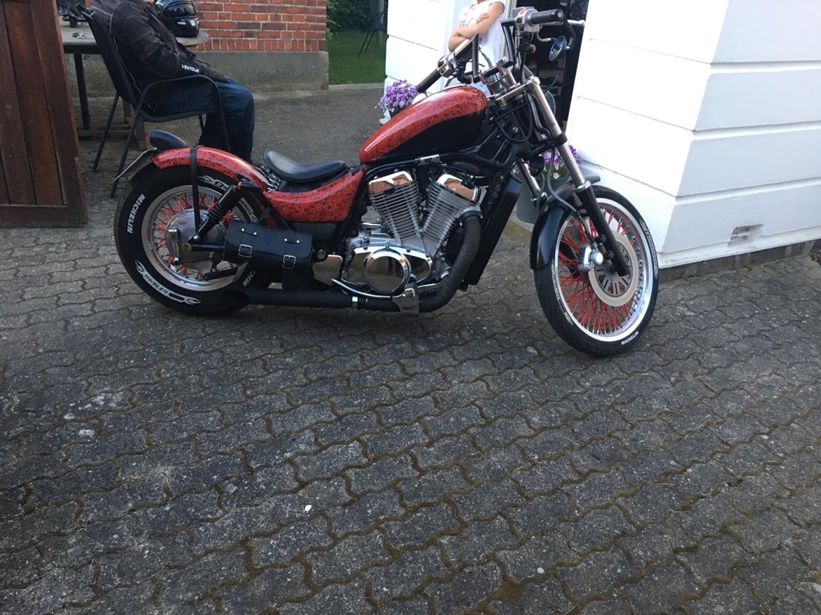 Suzuki Vs 600 bobber billede 2