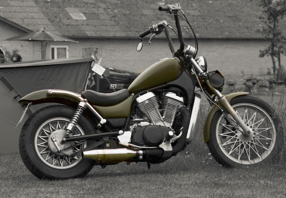 Suzuki Intruder VS 700 billede 1