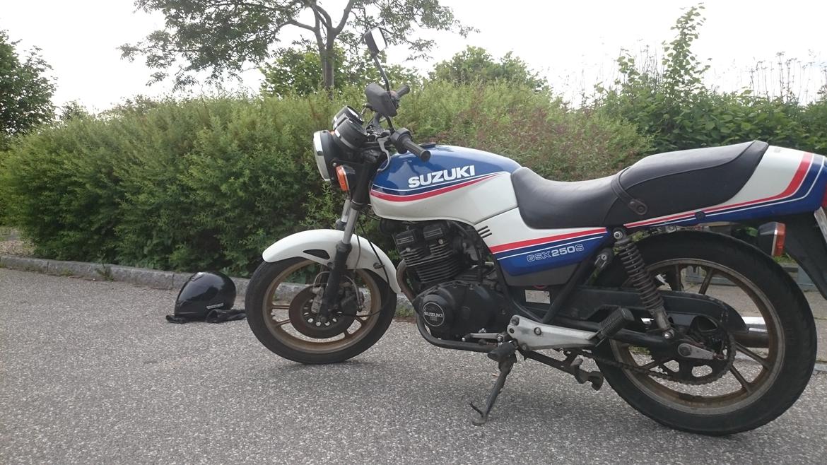 Suzuki GSX250E(S) billede 1