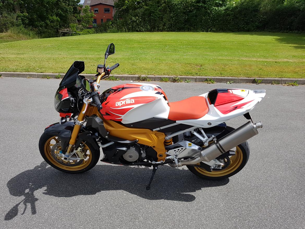 Aprilia Tuono Factory billede 1