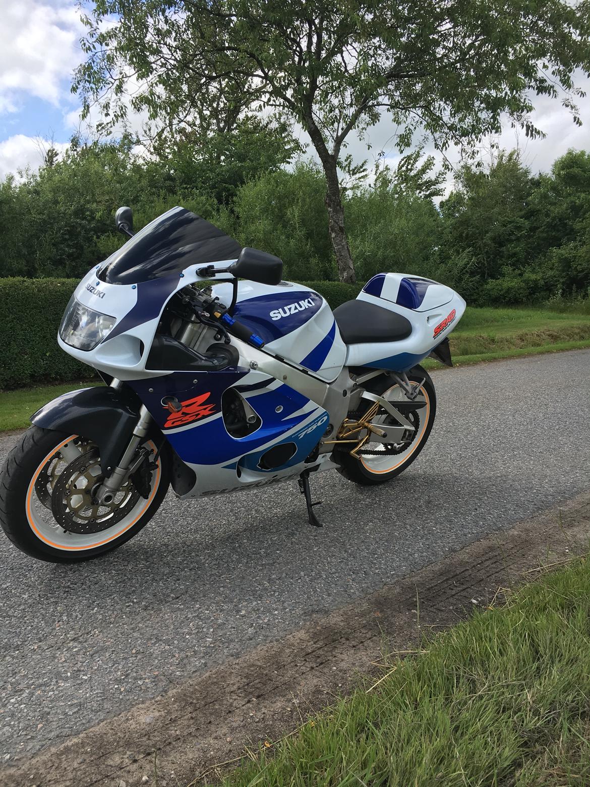 Suzuki GSXR 750 SRAD billede 4