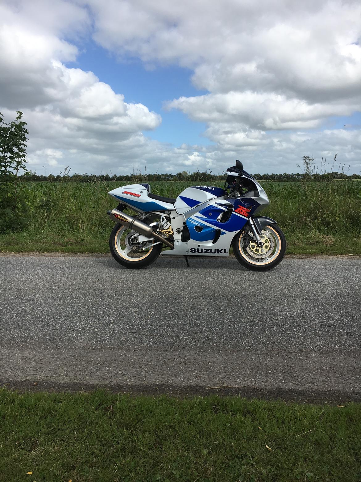 Suzuki GSXR 750 SRAD billede 8
