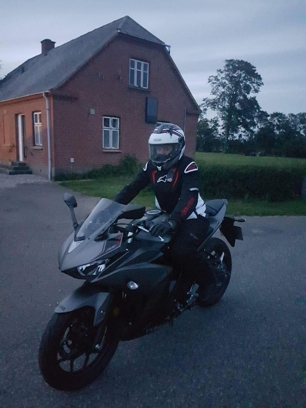 Yamaha YZF R3 billede 8