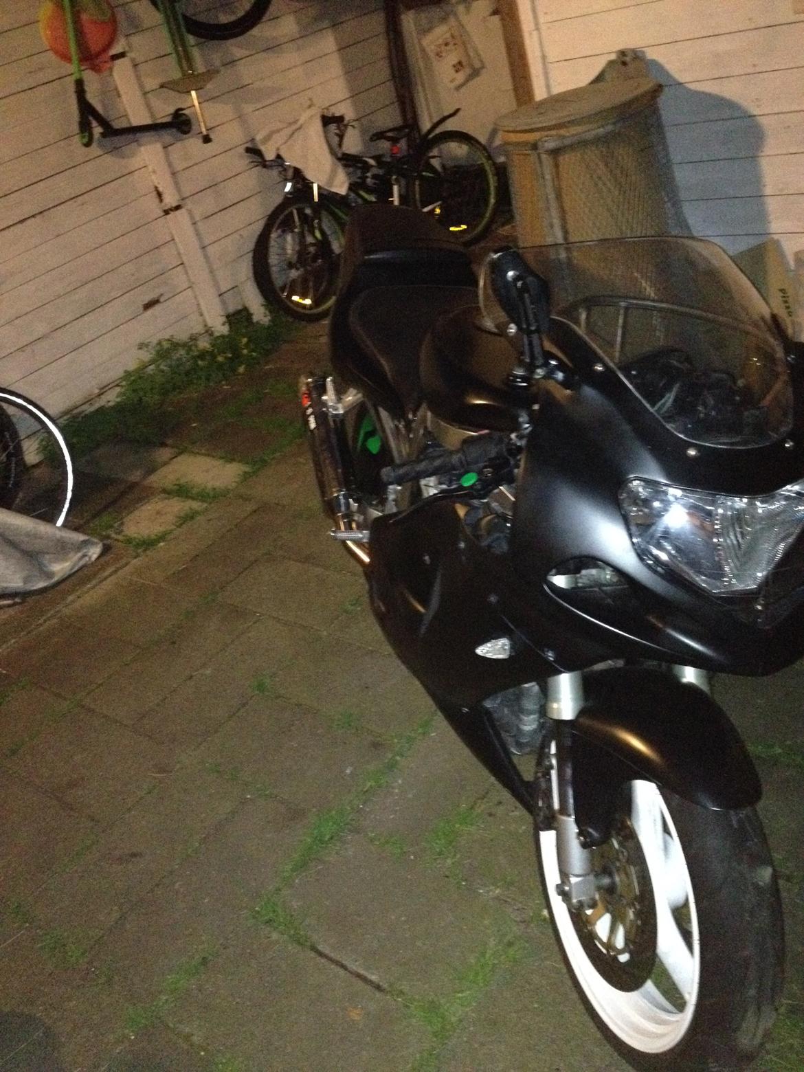 Suzuki GSXR 400 billede 13